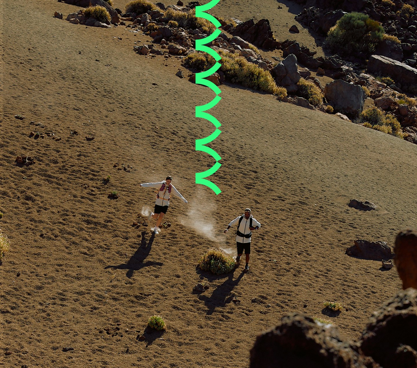 Wandern bergab - grüne Naht 