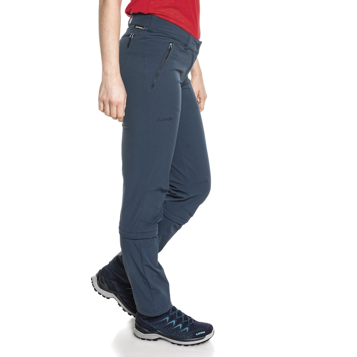 Beste Wanderhose, dunkelblaue Pants Engadin1 Zip Off von der Seite getragen von einer Frau im Studio vor weißem Hintergrund, Schöffel.