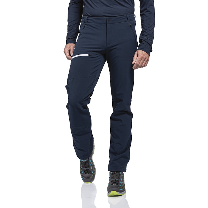 Beste Wanderhose, dunkelblaue Pants Folkstone Warm getragen von einem Mann im Studio vor weißem Hintergrund, Schöffel.