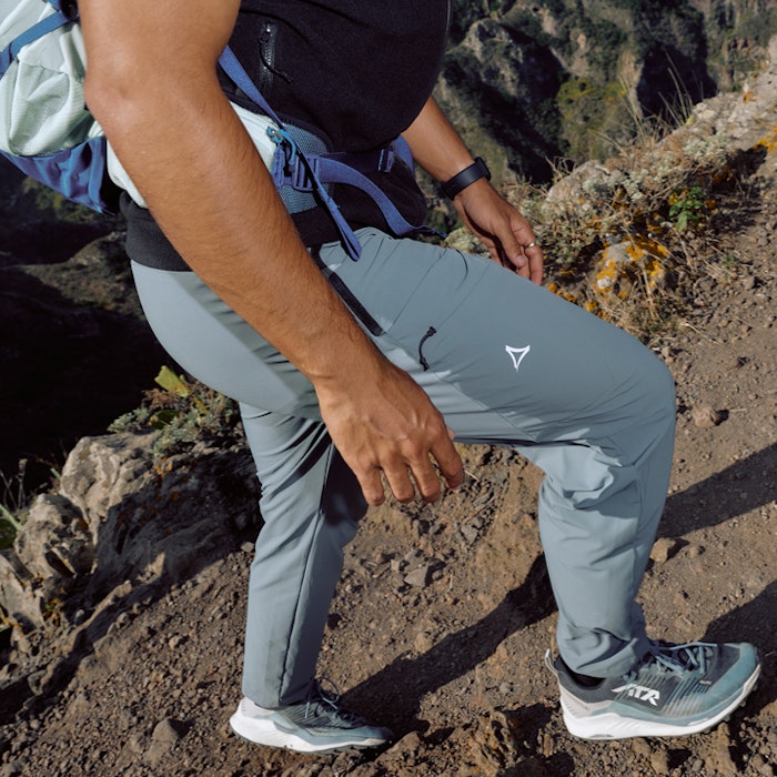 Wanderhose lang in Bewegung blau